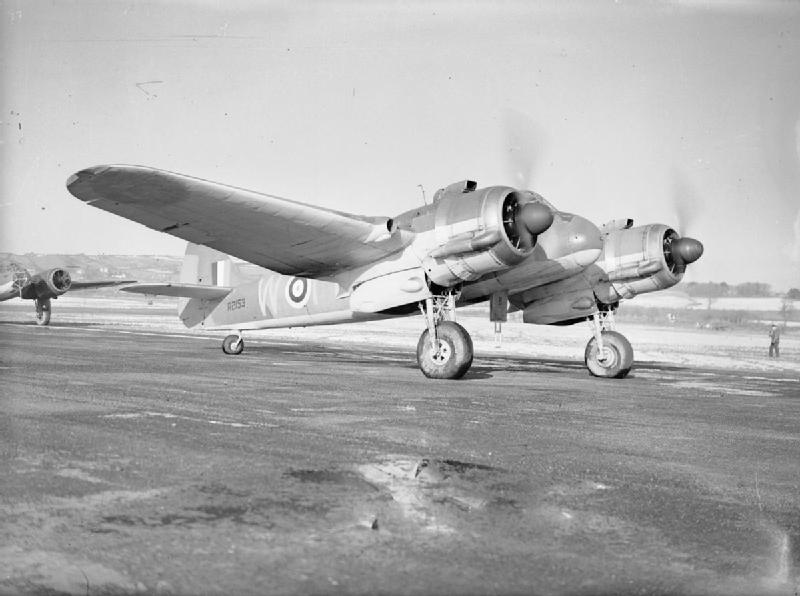 Aircraft_of_the_Royal_Air_Force_1939-1945-_Bristol_Beaufighter._CH2736